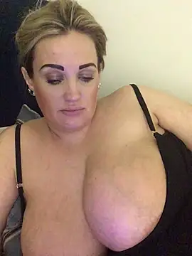 Snapshot of VikiiStoun chatting on March 2025 01:59:02 AM VikiiStoun online show from March 2025 01:59:02 AM