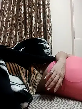 karishma kappur online show from February 2025 01:02:01 PM