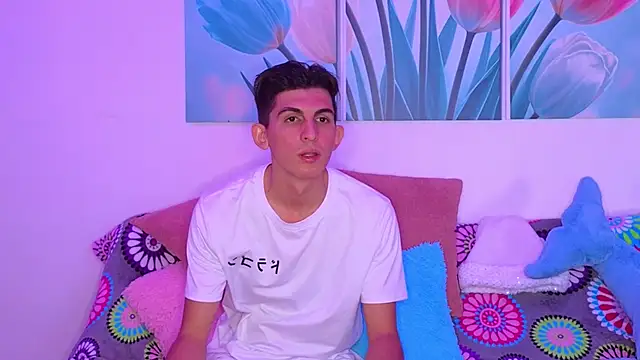 Ana and Leo online show from December 2025 02:35:01 PM