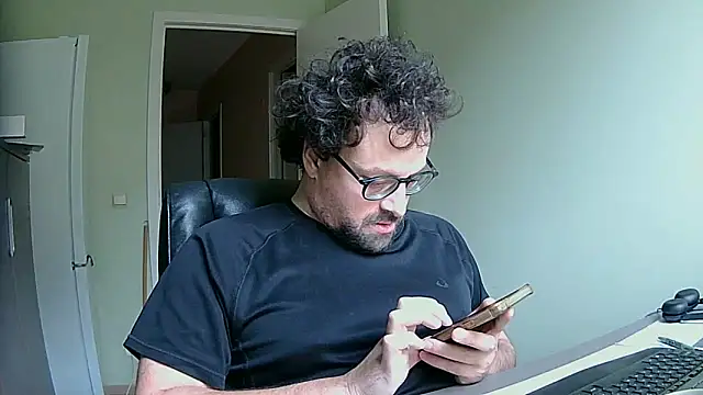 Snapshot of littlehairyman chatting on October 2025 08:40:01 AM littlehairyman online show from October 2025 08:40:01 AM