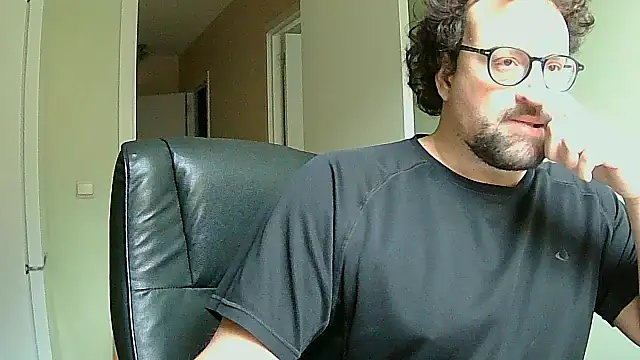 Snapshot of littlehairyman chatting on October 2025 08:04:02 AM littlehairyman online show from October 2025 08:04:02 AM