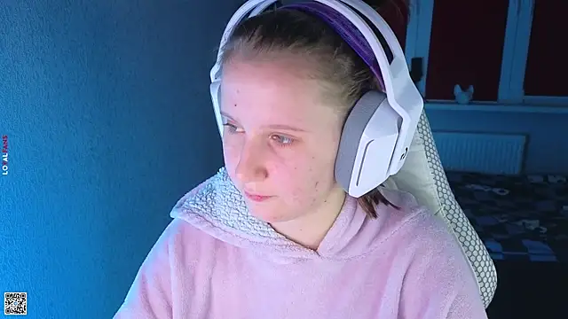 mon lola online show from October 2025 03:24:01 PM