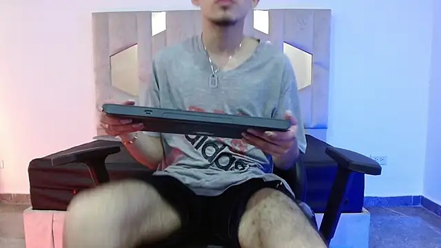 Axel tay online show from February 2025 03:22:01 AM