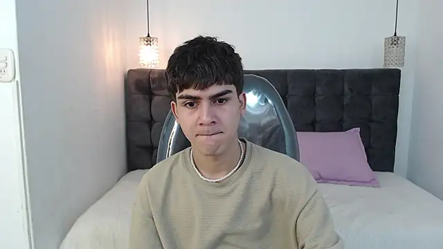 Tommy18   online show from January 2025 01:31:01 PM