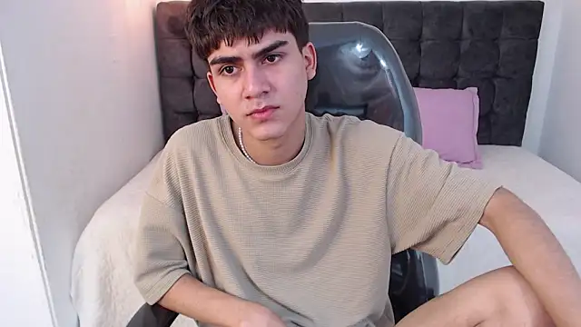 Tommy18   online show from January 2025 04:33:01 PM