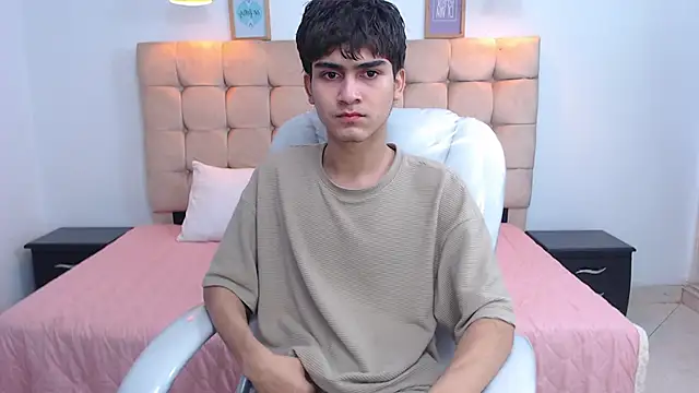 Tommy18   online show from February 2025 06:36:01 AM