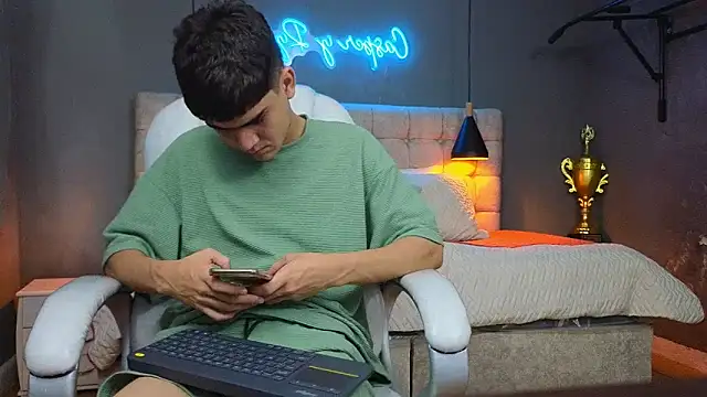 Tommy18   online show from February 2025 09:39:02 AM