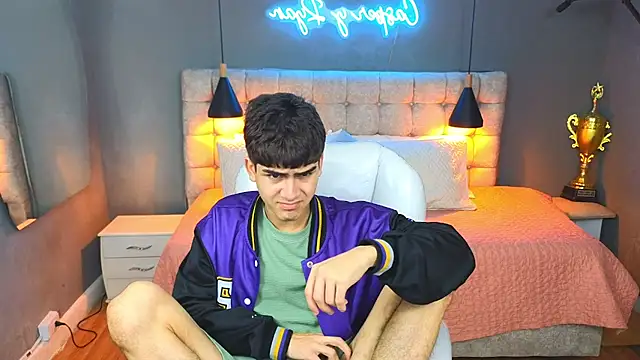 Tommy18   online show from March 2025 06:50:02 AM