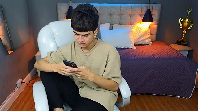 Tommy18   online show from March 2025 10:15:02 AM