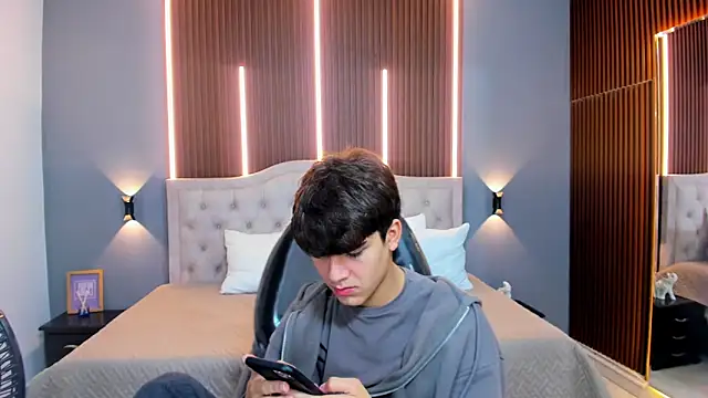 Tommy18   online show from October 2025 03:47:02 AM