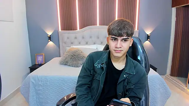 Tommy18   online show from October 2025 03:38:01 AM