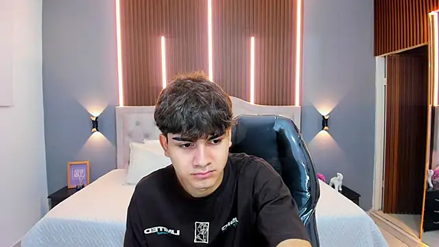 Tommy18   online show from October 2025 03:17:02 AM