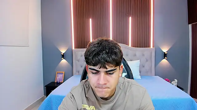 Tommy18   online show from November 2025 03:29:02 AM