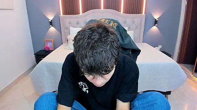 Tommy18   online show from March 2026 03:46:01 AM