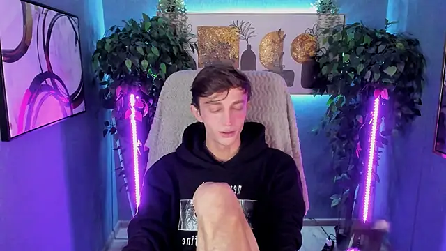 John Weasley online show from November 2025 01:03:01 PM