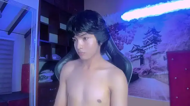 AllanYong18 online show from January 2025 03:07:02 AM