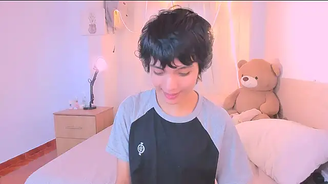 AllanYong18 online show from September 2025 01:05:01 PM