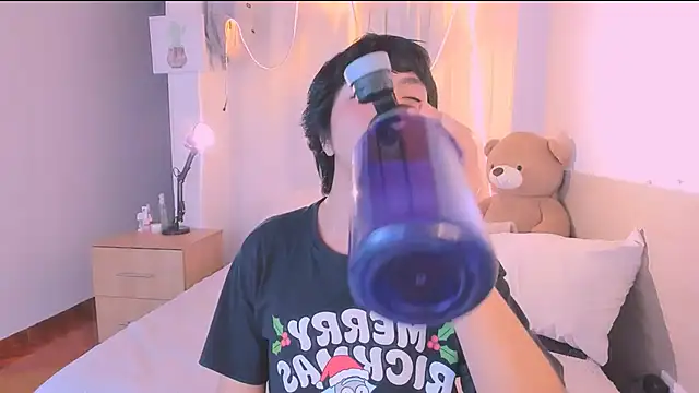 AllanYong18 online show from September 2025 05:35:02 AM