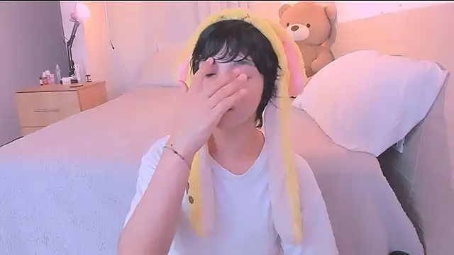 AllanYong18 online show from October 2025 12:31:01 AM