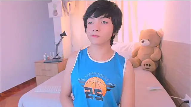 AllanYong18 online show from October 2025 09:14:01 PM