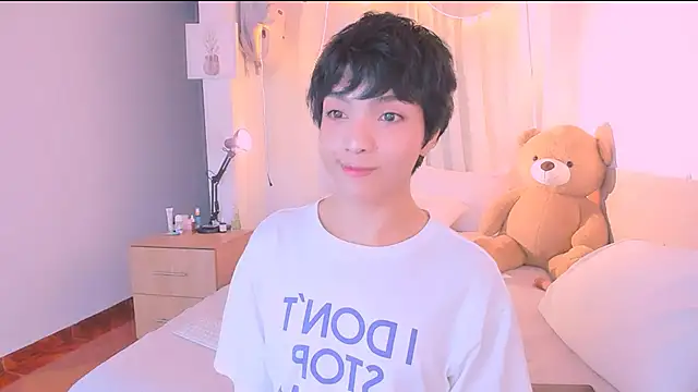 AllanYong18 online show from October 2025 08:37:01 AM