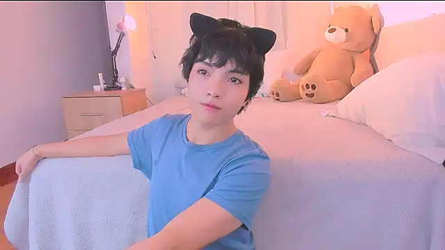 AllanYong18 online show from October 2025 10:05:01 AM