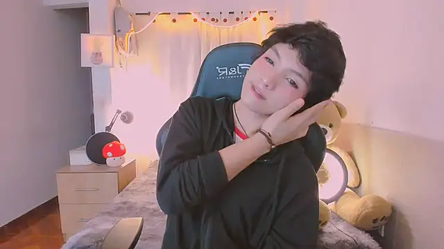 AllanYong18 online show from April 2026 04:23:02 AM