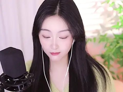 Snapshot of Muzi-sing chatting on January 2025 03:52:02 PM Muzi-sing online show from January 2025 03:52:02 PM