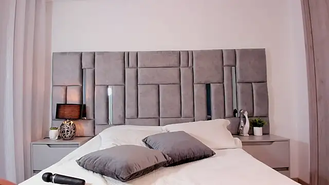 Karla Hudsson online show from February 2025 01:30:02 PM