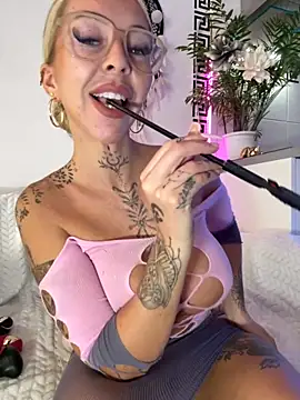 Snapshot of CheekyChels chatting on October 2025 11:45:02 AM CheekyChels online show from October 2025 11:45:02 AM