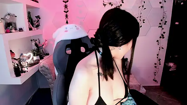 Effy Devalk online show from February 2025 02:10:01 PM