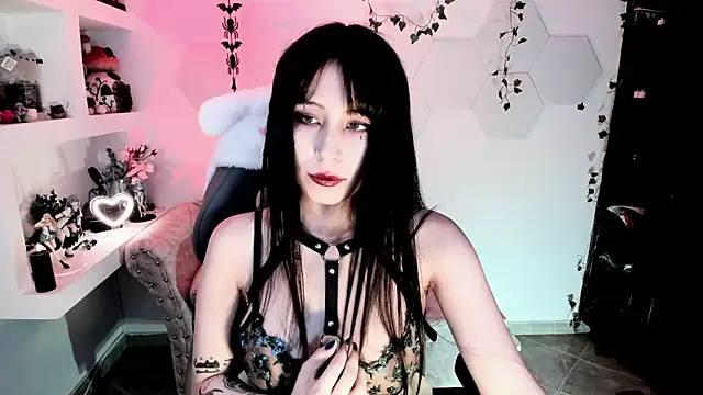 Effy Devalk online show from March 2025 05:50:02 PM