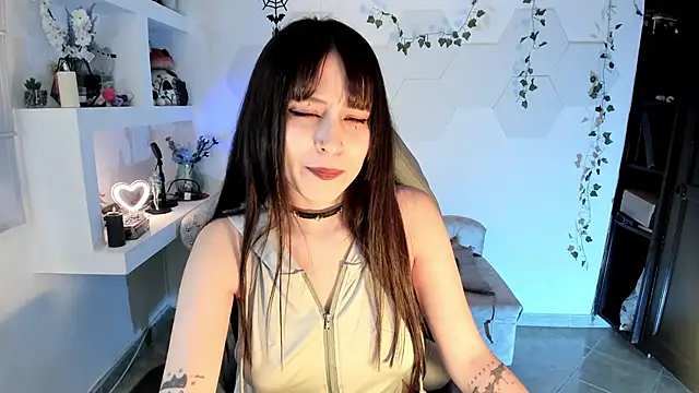 Effy Devalk online show from October 2025 02:36:02 PM