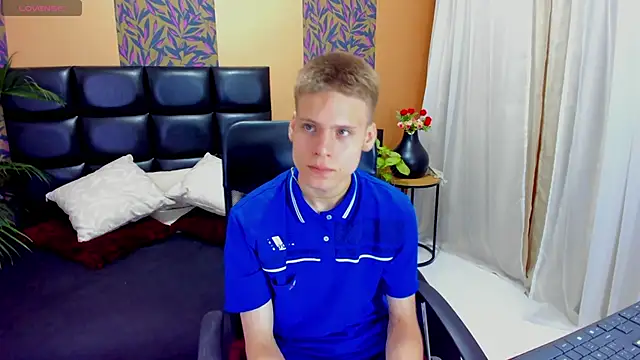 Snapshot of blondie_lover69 chatting on February 2025 07:41:01 PM blondie lover69 online show from February 2025 07:41:01 PM