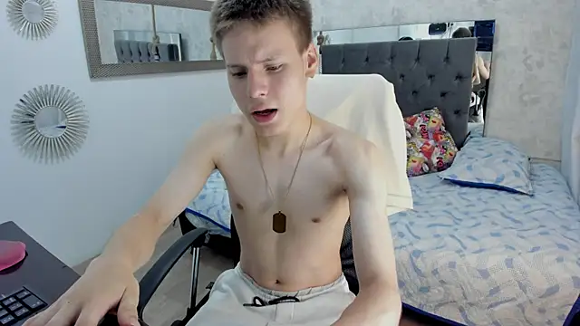 Snapshot of blondie_lover69 chatting on March 2025 08:10:02 PM blondie lover69 online show from March 2025 08:10:02 PM