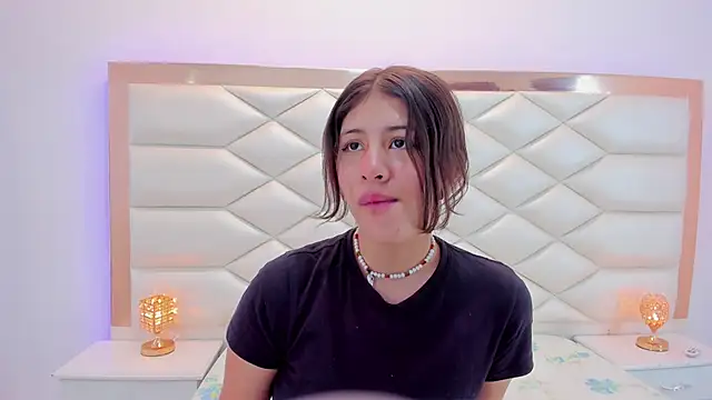 MiaQueen021 online show from January 2025 12:21:01 PM