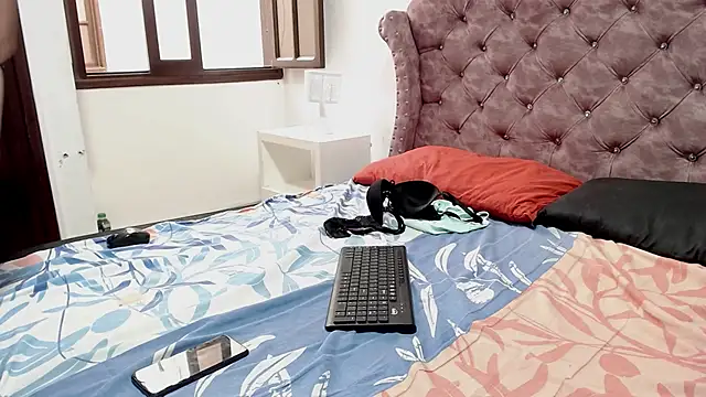 Kim Lennon online show from January 2025 01:53:02 PM