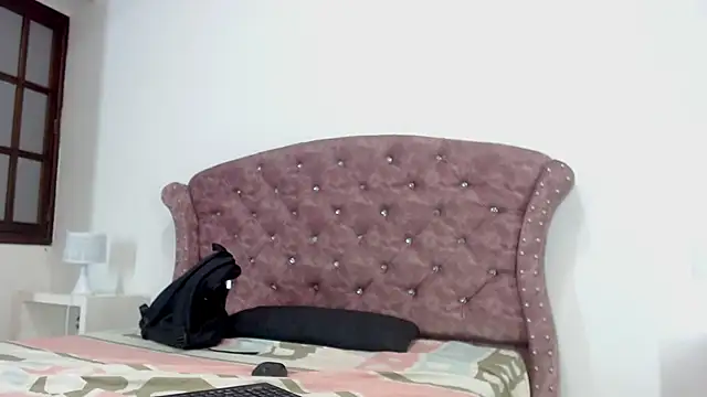 Kim Lennon online show from February 2025 11:49:01 AM