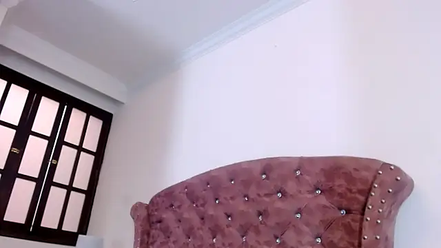 Kim Lennon online show from February 2025 01:10:02 PM