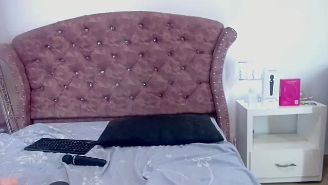 Kim Lennon online show from March 2025 04:57:02 PM