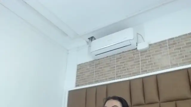 Kim Lennon online show from March 2025 12:45:01 PM