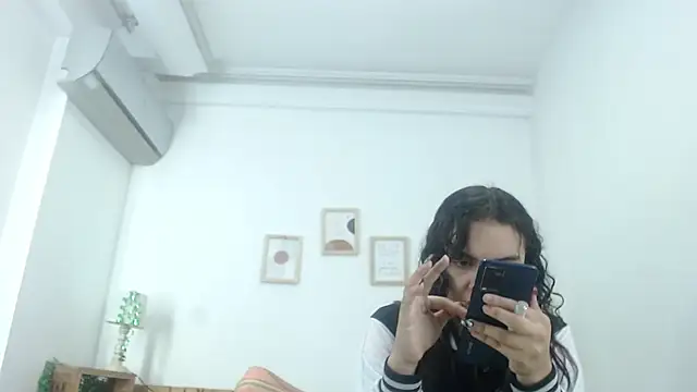 Kim Lennon online show from March 2025 12:32:02 PM