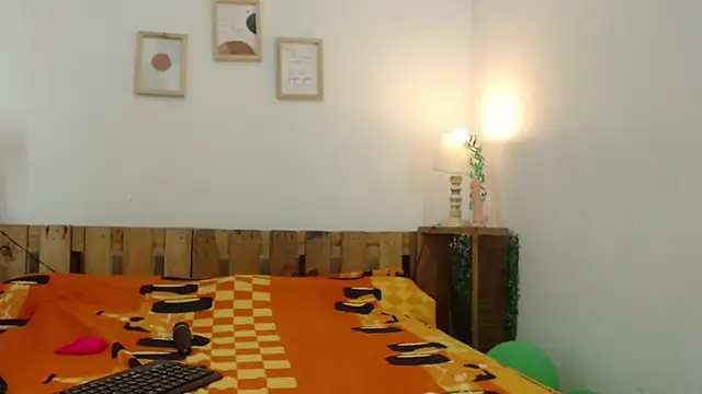 Kim Lennon online show from March 2025 12:28:01 PM