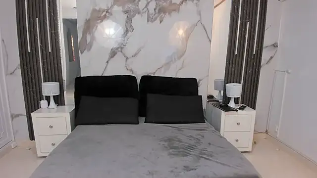 Kim Lennon online show from September 2025 12:42:02 PM