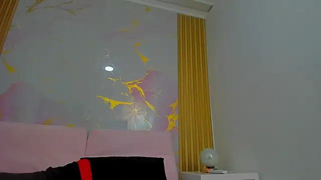 Kim Lennon online show from October 2025 01:32:02 PM