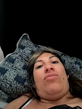 LunaBeya online show from November 2025 12:40:02 PM