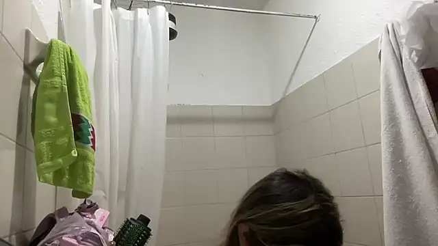 LunaBeya online show from March 2026 12:35:02 PM