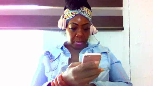 chocolatechipkukky85 online show from April 2026 05:47:01 PM