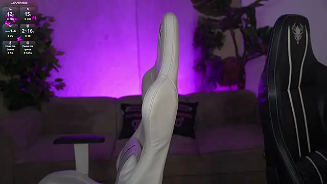 Lika Secret  online show from October 2025 10:44:01 PM