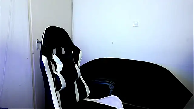 ShyHotNerd online show from July 2026 07:39:01 PM
